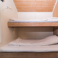 Schlafzimmer 2 in der Wohnung Kokkbua mit breitem Etagenbett.