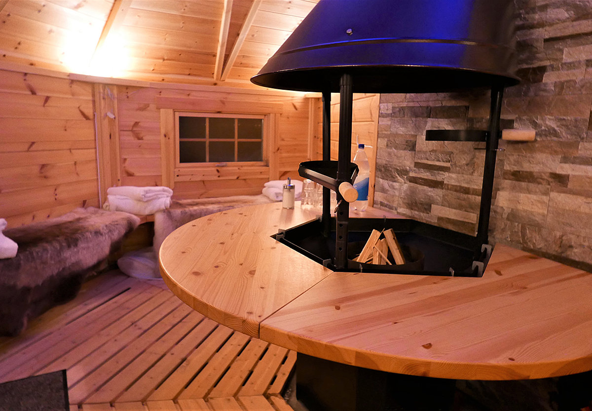 Großzügiger Innenbereich der Sauna in Mikkelvik.