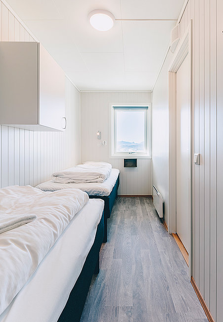 Das zweite Doppelzimmer der kleinen Apartments in Sommarøy,