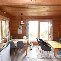 Gemütlich, praktisch, gut: der Wohnraum des Hauses 4 in Finnkroken.