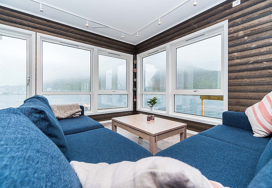 Traumhafter Ausblick vom Wohnraum der Egnerbua über den Fjord.