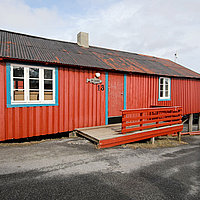 Außenansicht einer Rorbu-Wohnung vom Typ 3 in Å i Lofoten.