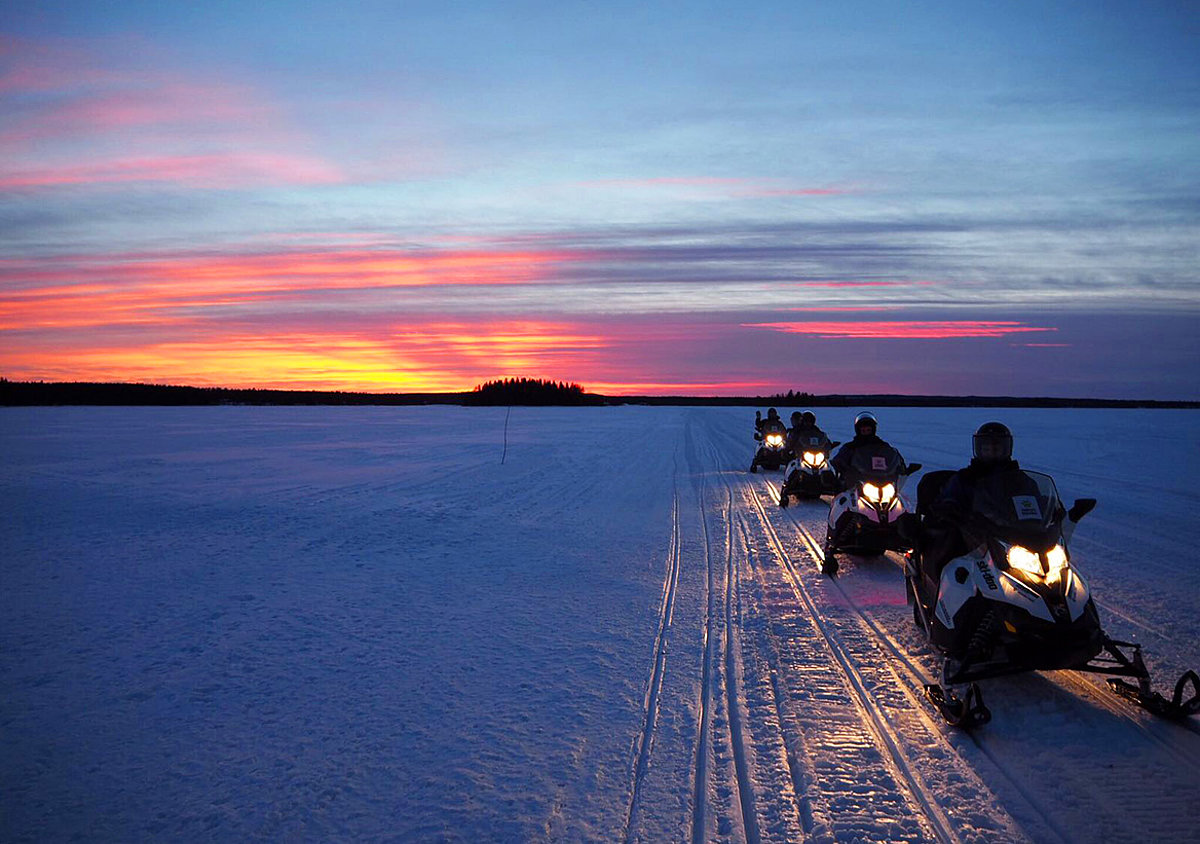 Winterreisen mit Schneemobil, Husky und Nordlicht nach Finnland - jetzt Winterurlaub buchen!