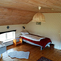 Schlafzimmer Nr. 1 im Gårdshuset mit 3 Einzelbetten.
