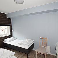 Großes Schlafzimmer in der Wohnung Egnerbua mit 3 Einzelbetten.