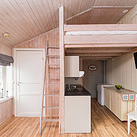 Die kleine Wohnung Linbua mit Küchenbereich und Schlafhems.