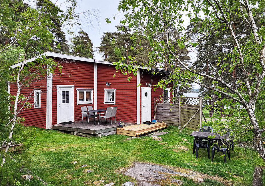 Außenansicht des Ferienhauses Gårdstugan im Camp Lake Mjörn.