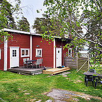 Außenansicht des Ferienhauses Gårdstugan im Camp Lake Mjörn.