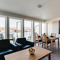 Wohnraum eines Apartments mit 2 Schlafzimmern in Sommarøy.