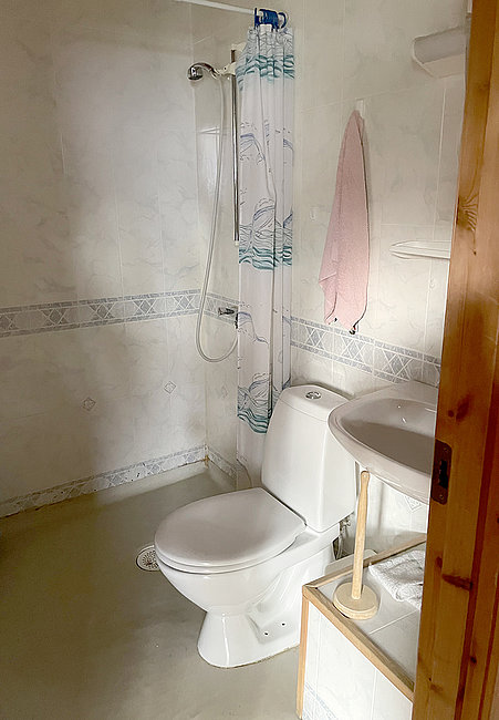 Bad mit Dusche / WC im Finnkroken Haus 2.