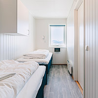 Das zweite Doppelzimmer der kleinen Apartments in Sommarøy,