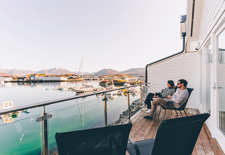 Entspannung pur: der Balkon eines kleinen Apartments in Sommarøy.