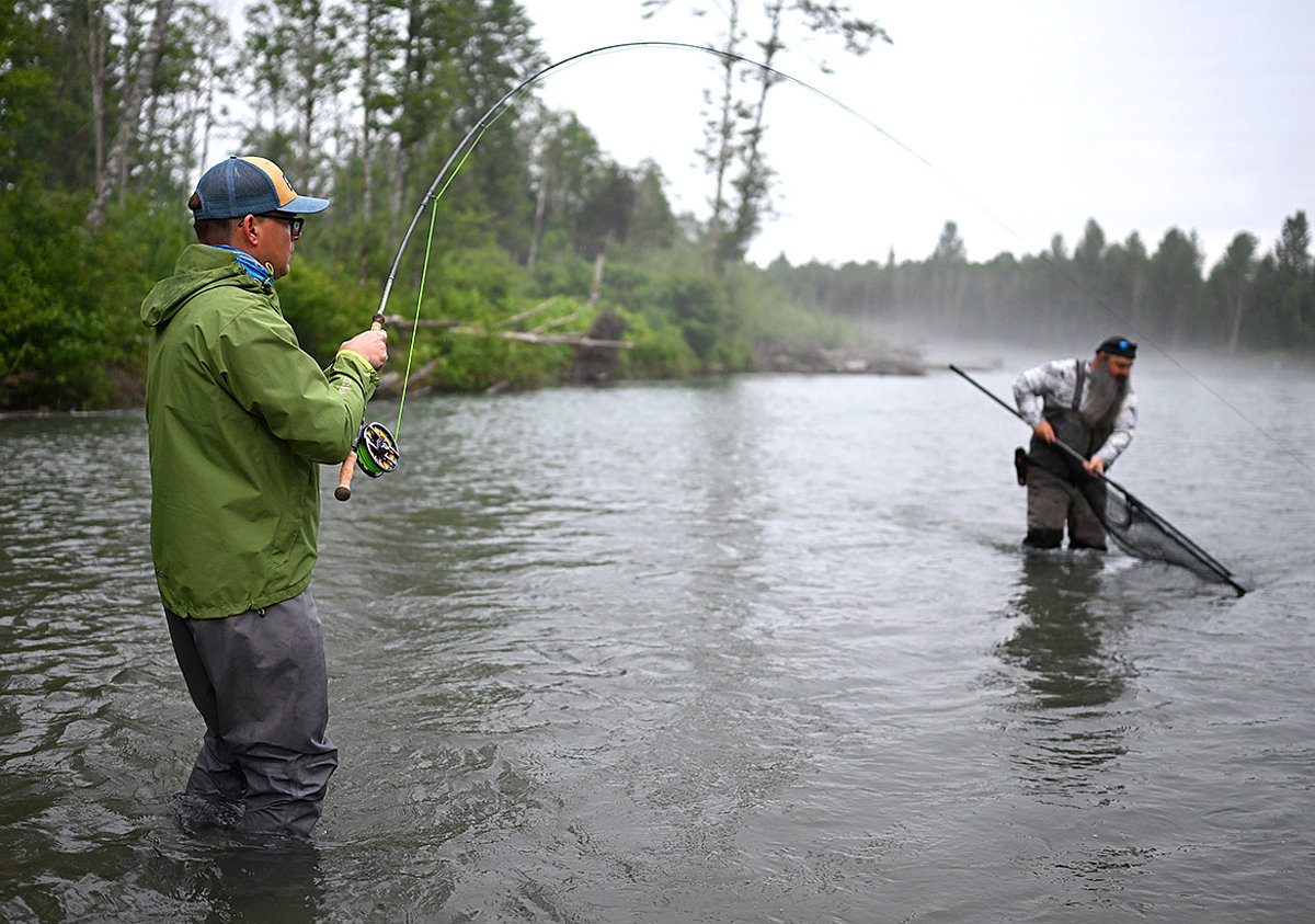 Lachsdrill am Kitimat River in Kanada, jetzt Angelurlaub in der Skeena River Lodge buchen!