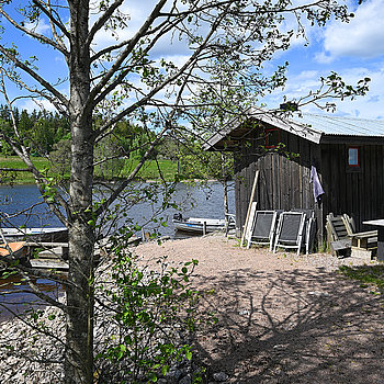 Top in der Sundviks Farm: die Sauna am Ufer des Stor-Lungens.