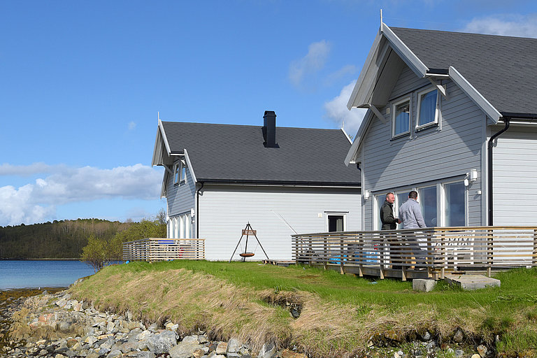 Die Valvåg Ferienhaeuser in Nordnorwegen bieten einen hohen Komfort für einen entspannten Angelurlaub an der Suedkueste der Insel Senja.